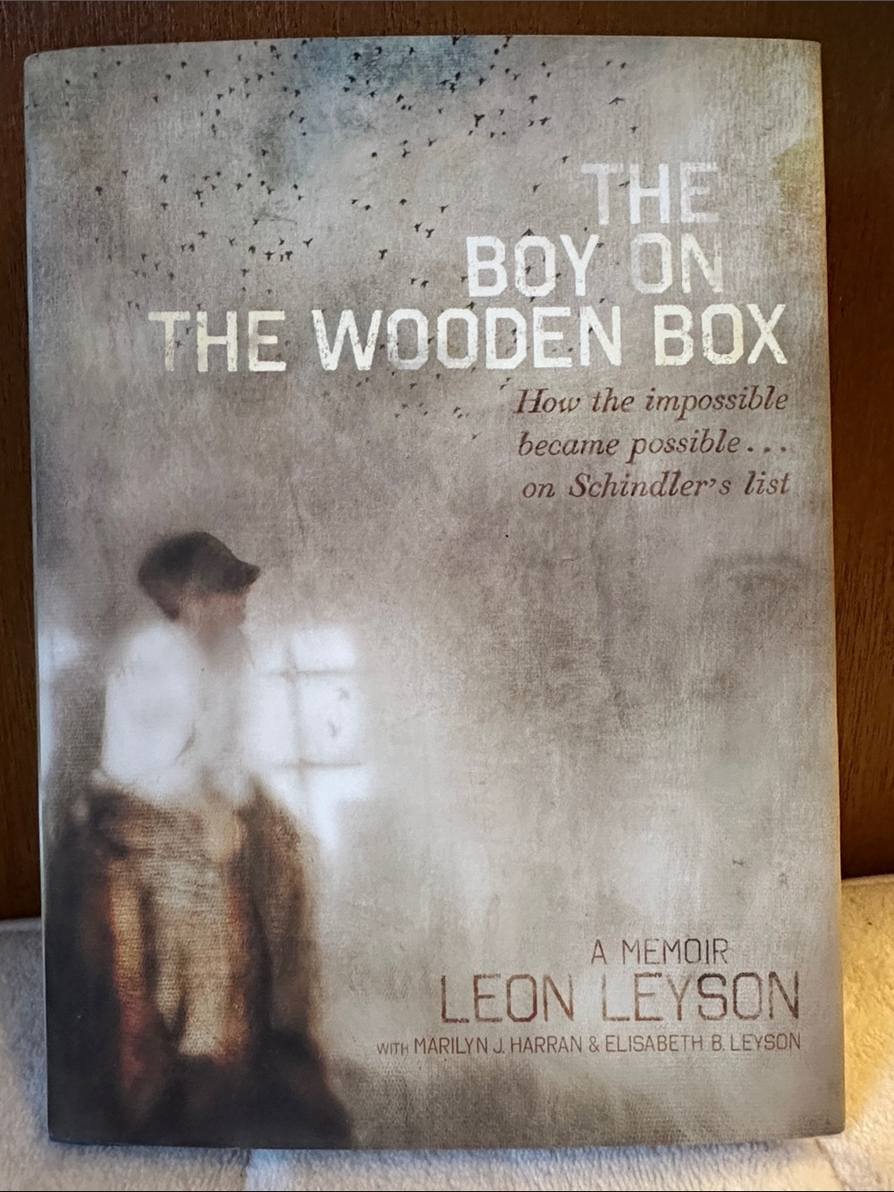 ⭐️2/$12⭐️Holocaust. The boy on the wooden box a memoir by Leon Leyson